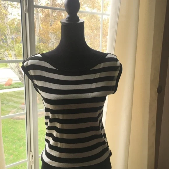 WHBM Sleeveless striped sweater - Picture 3 of 4